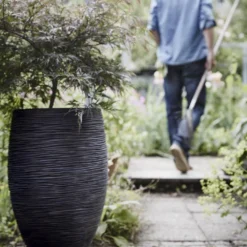 Capi Bloempot Hoog Nature Elegant Deluxe Rib NL - D38 X H58cm - Zwart -Natuur Hoek Verkoop vaas elegant deluxe rib nl 40x60 zwart bloempot 7 8